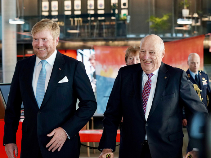 Kong Willem-Alexander og Kong Harald ankommer Deichman Bjørvika. Foto: Simen Løvberg Sund, Det kongelige hoff